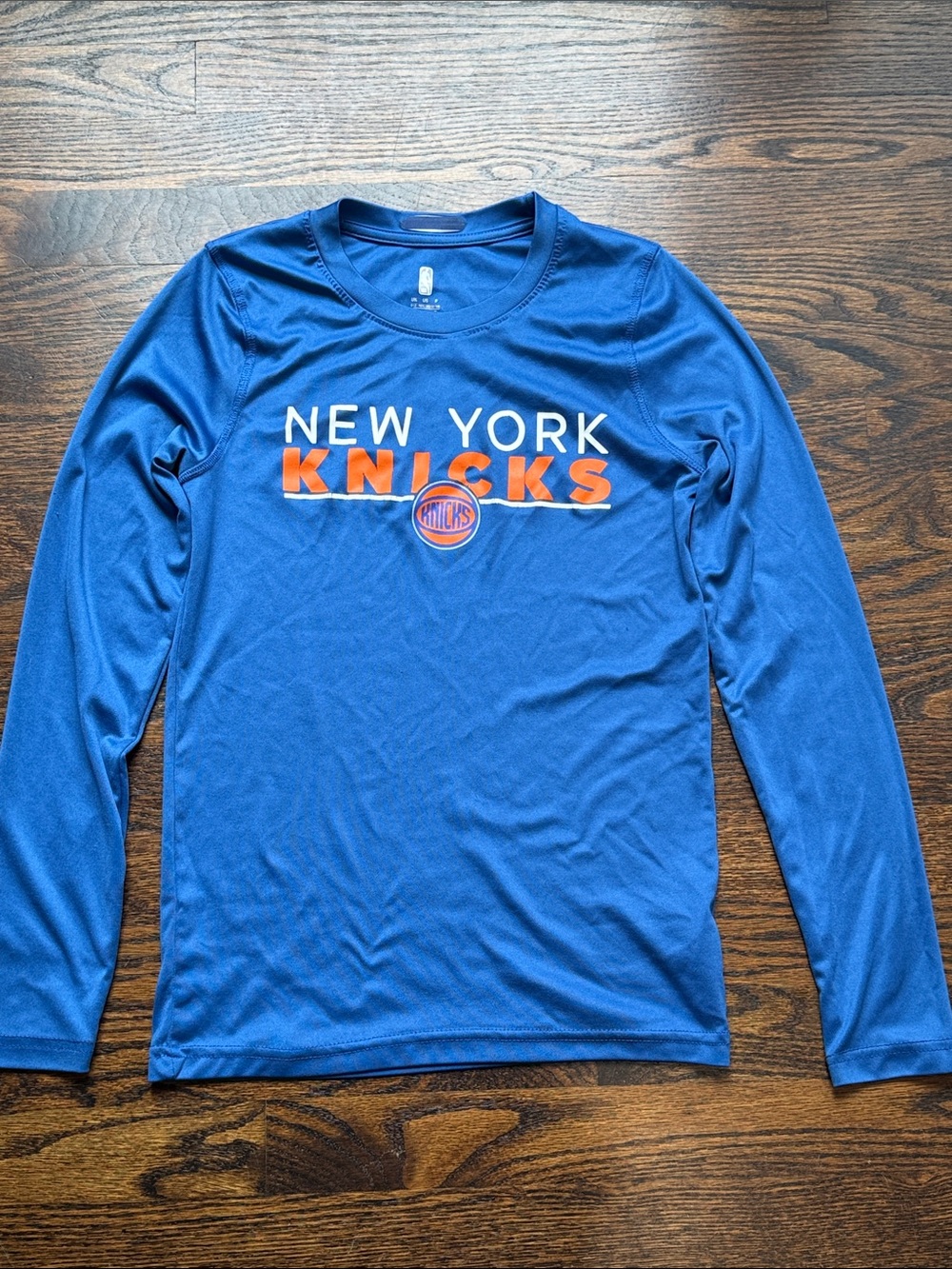 New York Knicks youth boys size medium Long Sleeve Performance Shirt - Blue